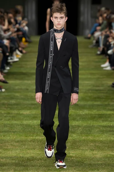 Look 1